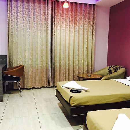 Iroomz Vaishali Residency Ballari Bagian luar foto