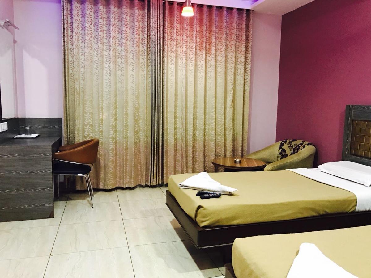 Iroomz Vaishali Residency Ballari Bagian luar foto