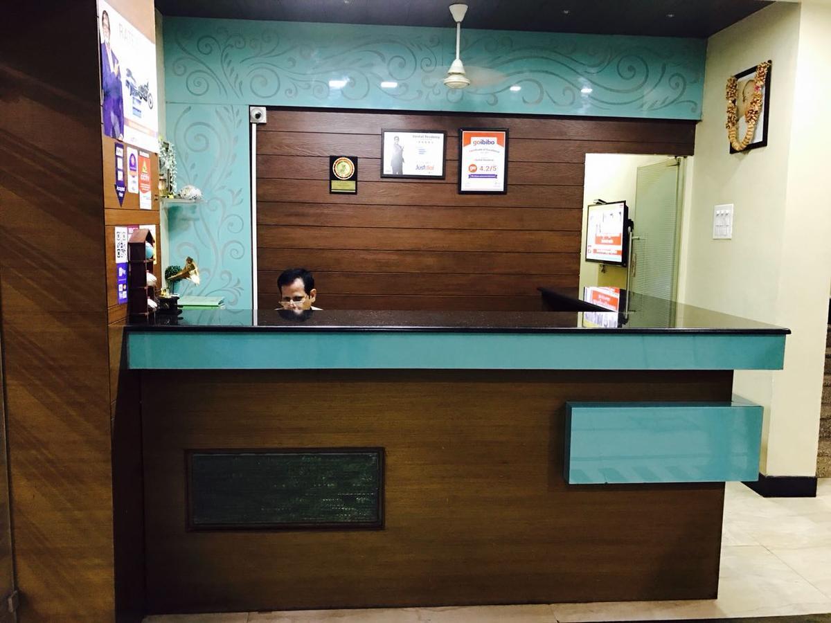 Iroomz Vaishali Residency Ballari Bagian luar foto
