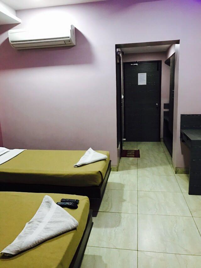 Iroomz Vaishali Residency Ballari Bagian luar foto