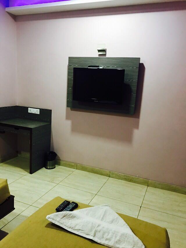 Iroomz Vaishali Residency Ballari Bagian luar foto